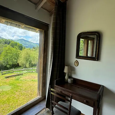 Renovated Barn With Pyrenees Mountain Views Сasa de vacaciones