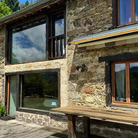 Renovated Barn With Pyrenees Mountain Views Сasa de vacaciones