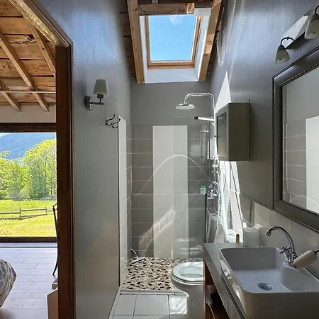 Renovated Barn With Pyrenees Mountain Views Сasa de vacaciones *