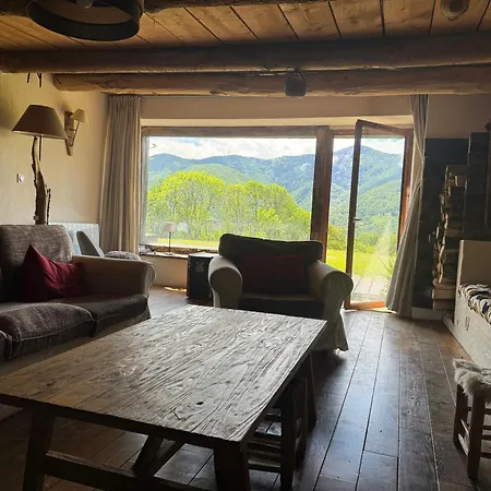 Renovated Barn With Pyrenees Mountain Views Сasa de vacaciones