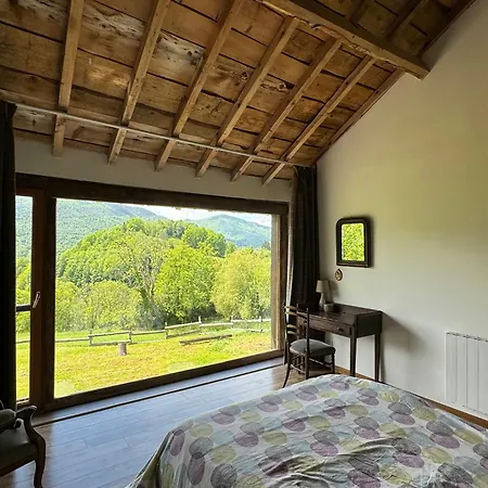 Сasa de vacaciones Renovated Barn With Pyrenees Mountain Views